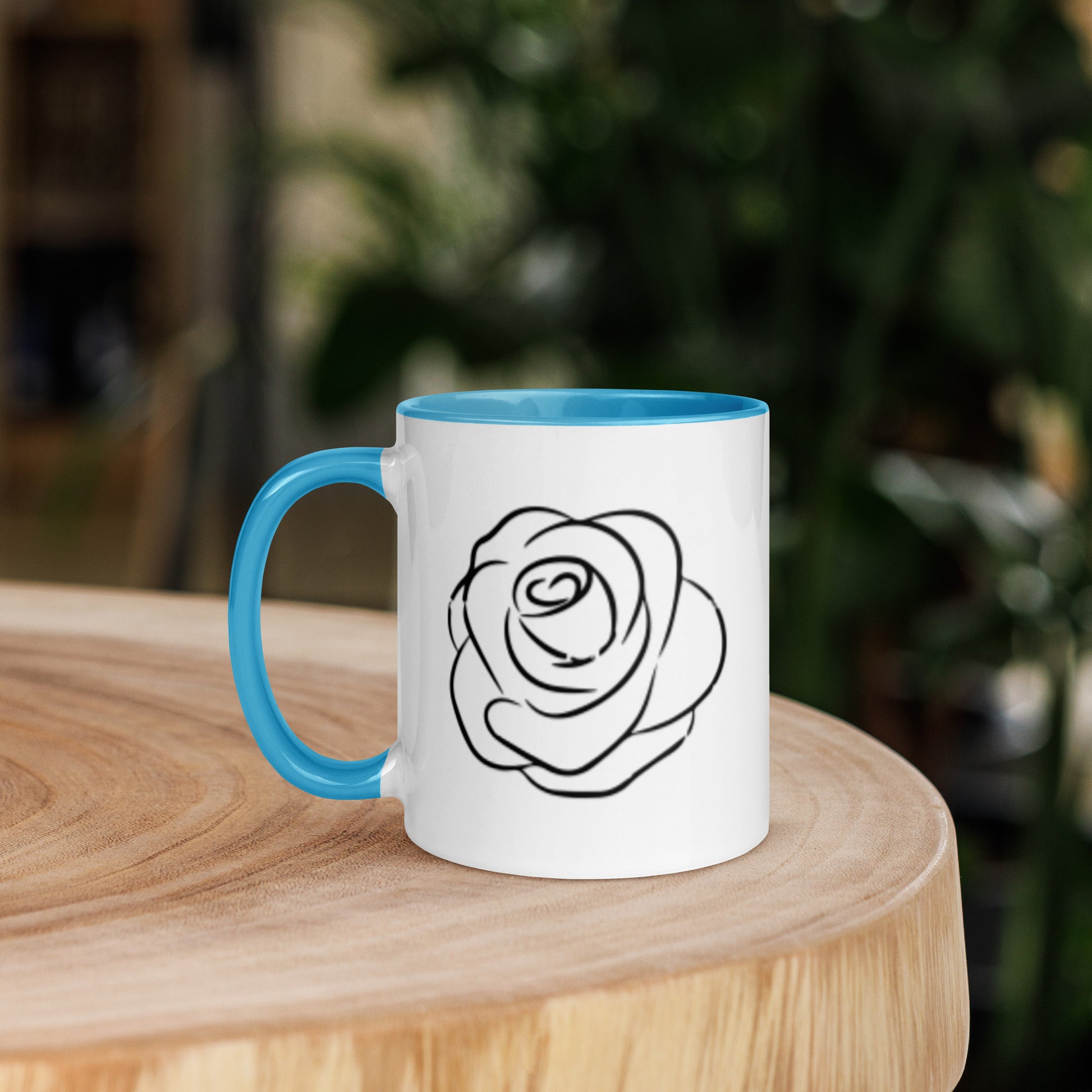 Tasse auf Holztisch, Produkt Mockup