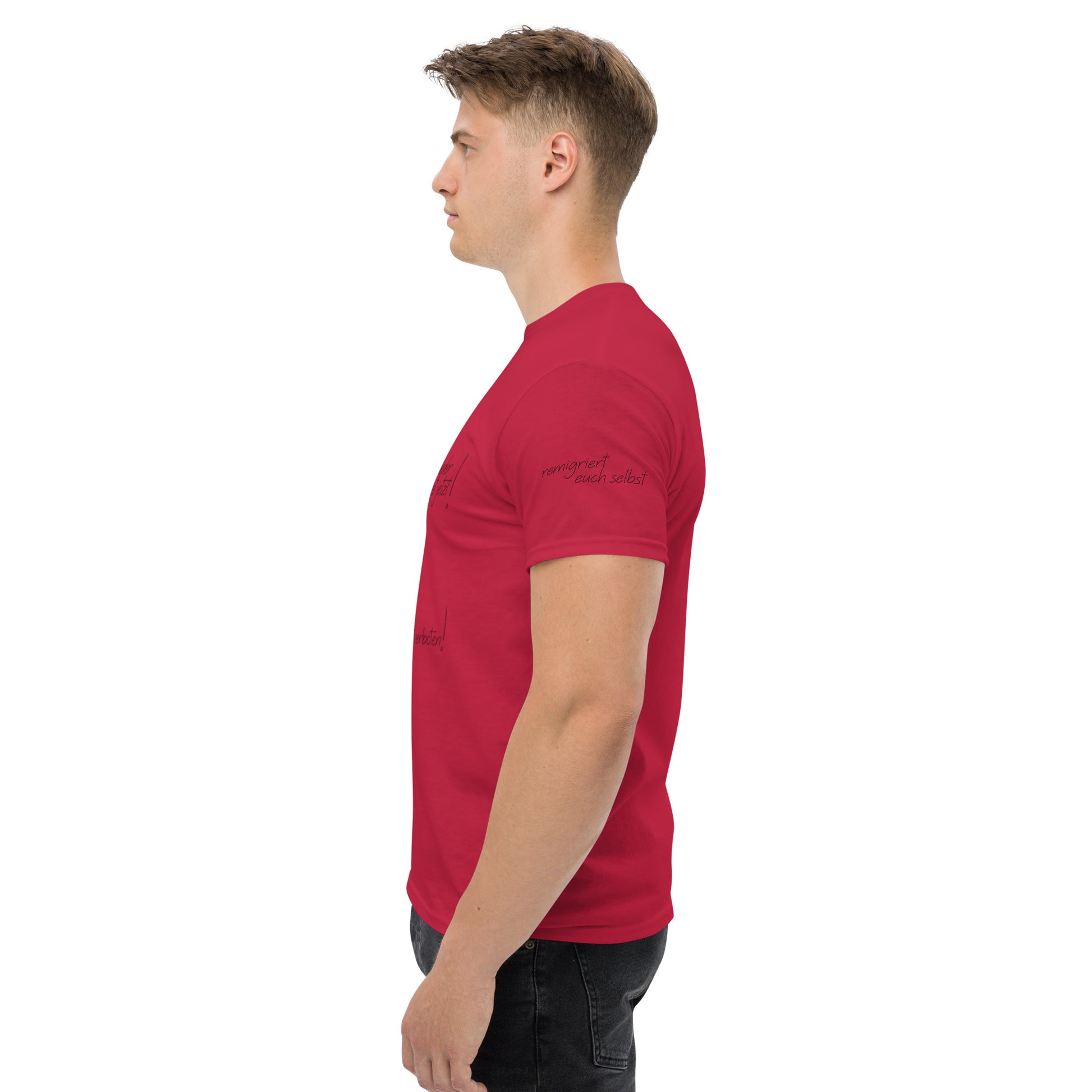 t-shirt cardinal links  nie, getragen von Mann, Product mockup