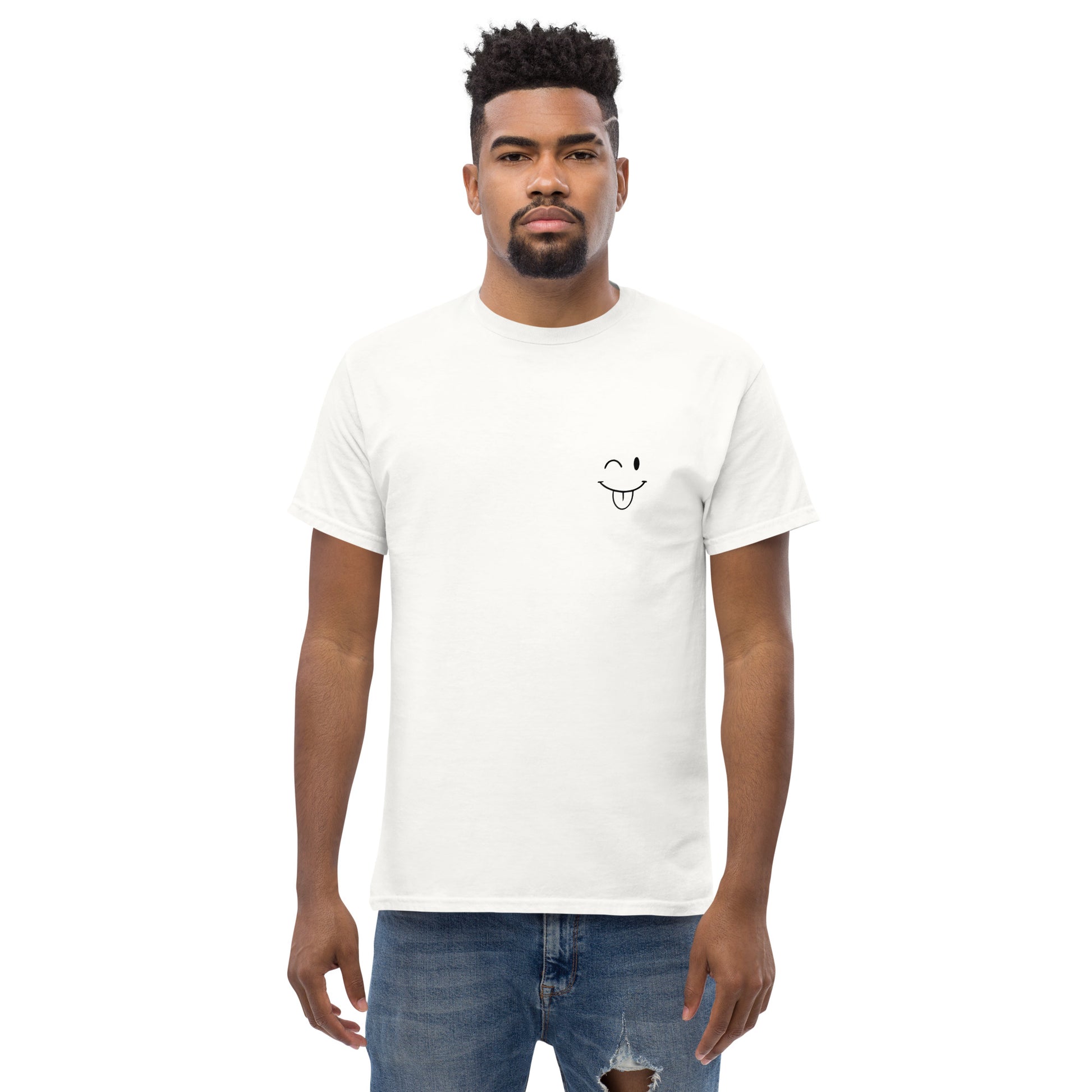 t-shirt weiss Smile, getragen von Mann