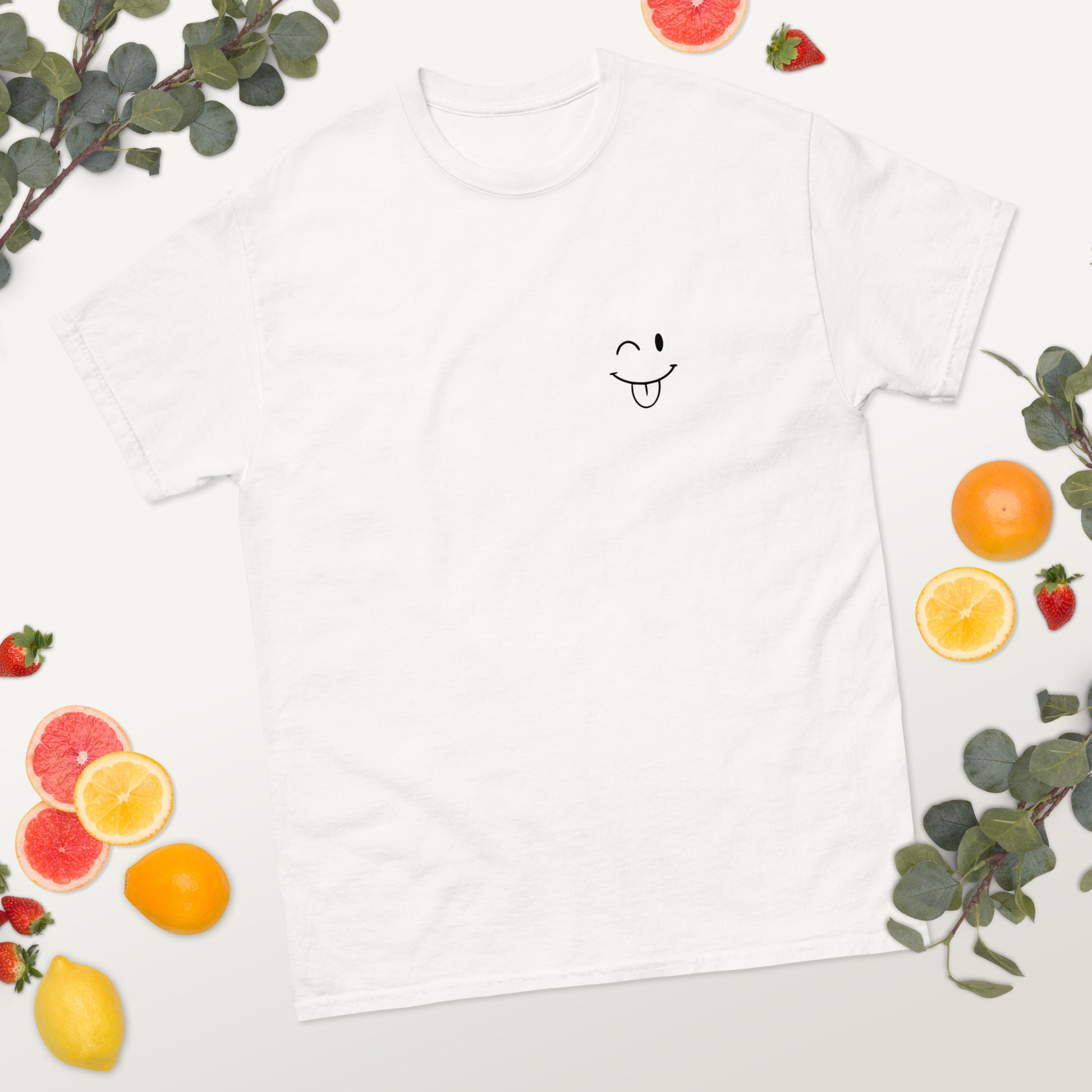 t-shirt weiss Smile, mitHintergrund2, Product mockup