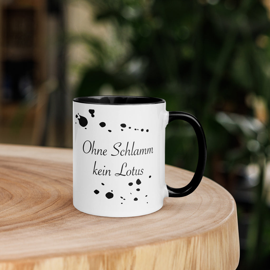 Tasse mit farbiger Innenseite und Aufdruck "ohne Schlamm kein Lotus"