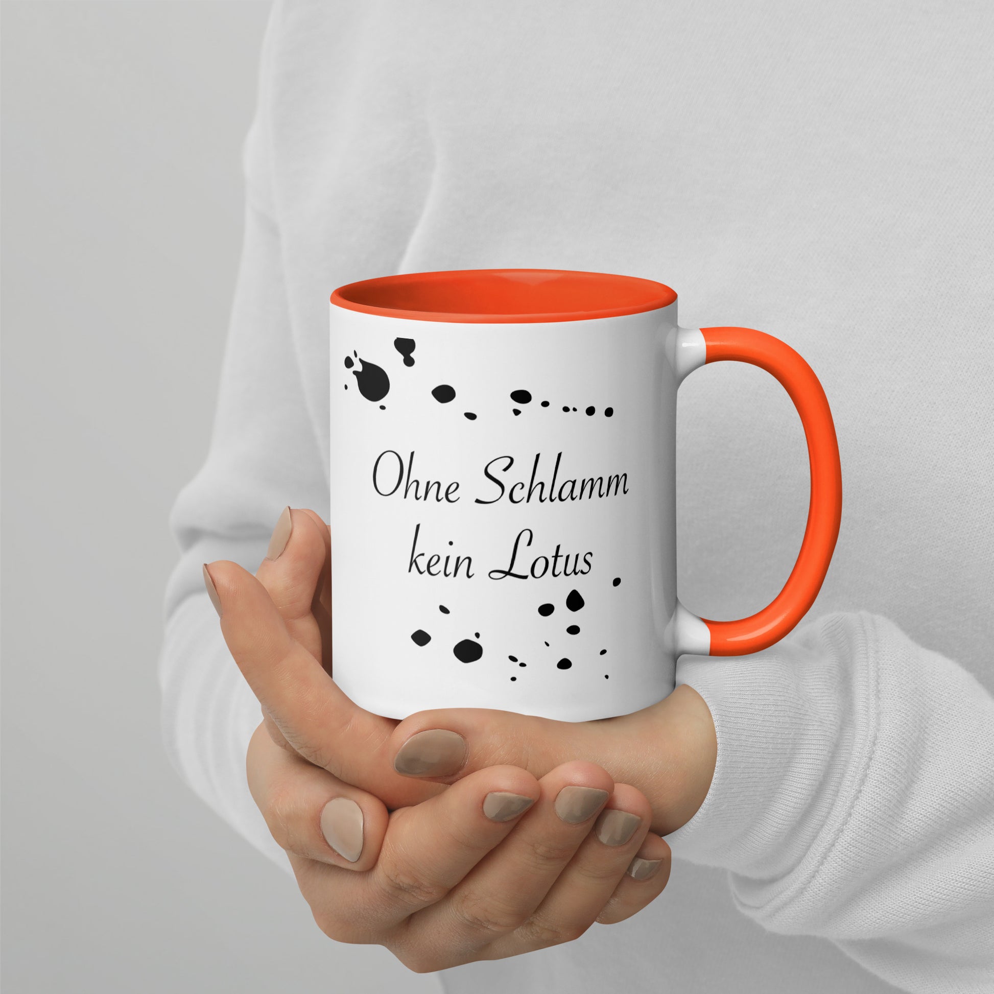 Tasse mit farbiger Innenseite und Aufdruck "ohne Schlamm kein Lotus"