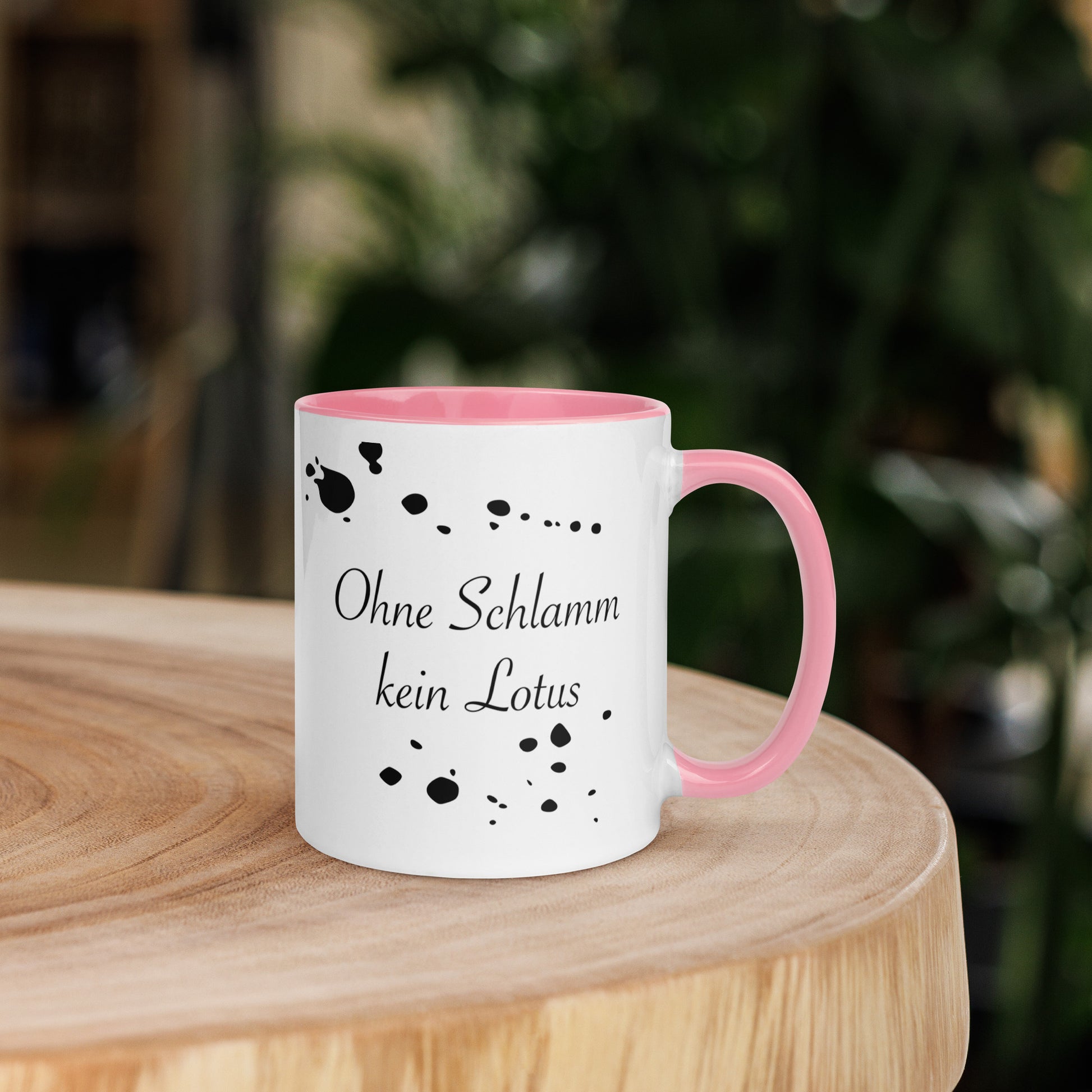 Tasse mit farbiger Innenseite und Aufdruck "ohne Schlamm kein Lotus"