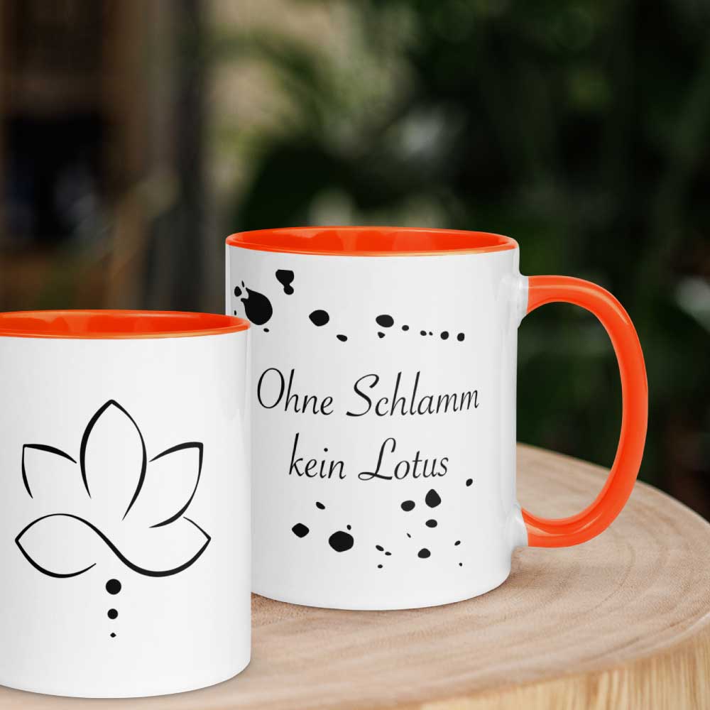 Tasse mit farbiger Innenseite und Aufdruck "ohne Schlamm kein Lotus"